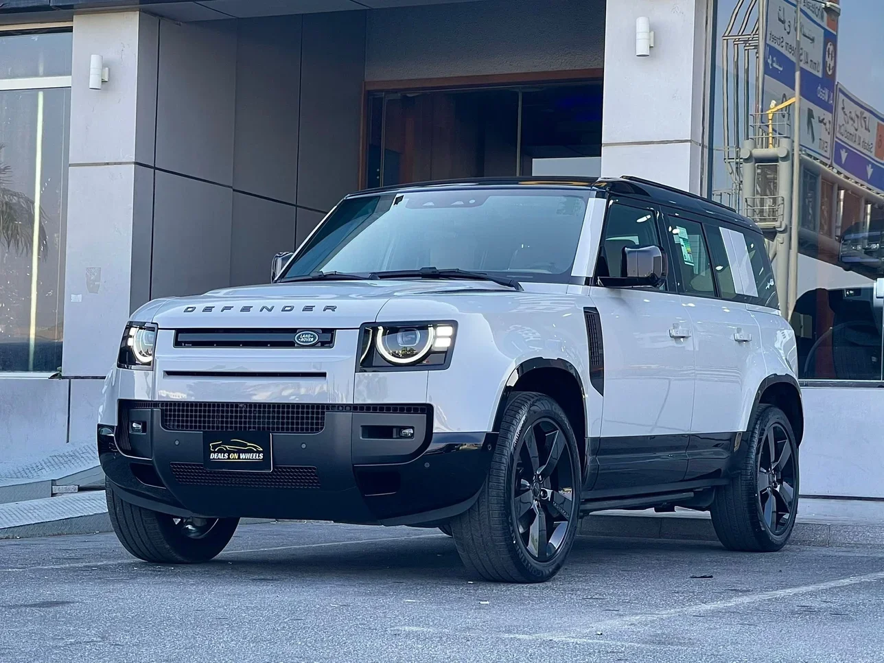 لاند روفر ديفيندر 110 اكس داينمك اتش اس اي 2026 اوتوماتيك 0 كم 6 سلندر دفع رباعي اس يو في رمادي تحت الضمان
