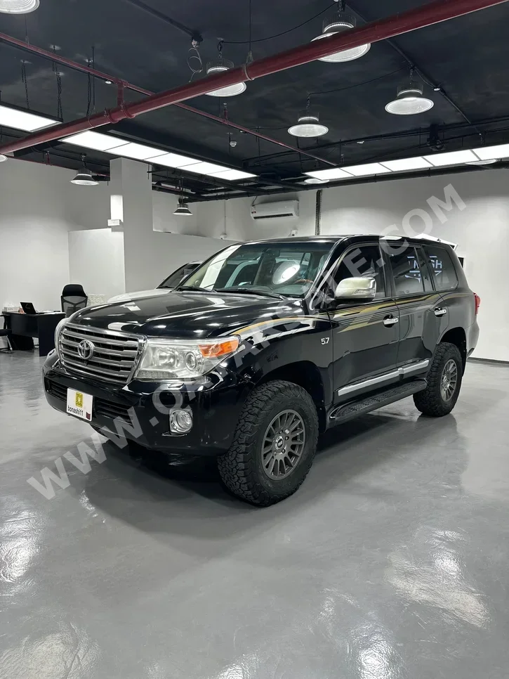 تويوتا لاند كروزر في اكس ار 2014 اوتوماتيك 398,400 كم 8 سلندر دفع رباعي اس يو في أسود