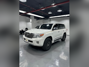 تويوتا لاند كروزر في اكس ار 2015 اوتوماتيك 324,900 كم 8 سلندر دفع رباعي اس يو في أبيض