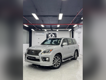 لكزس ال اكس 570 اس 2014 اوتوماتيك 320,000 كم 8 سلندر دفع رباعي اس يو في فضي