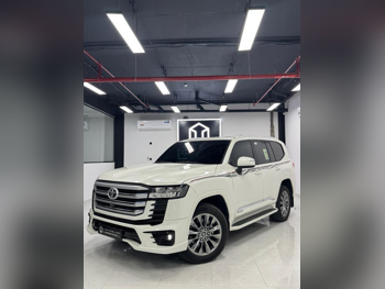 تويوتا لاند كروزر جي اكس ار توين توربو 2024 اوتوماتيك 81,000 كم 6 سلندر دفع رباعي اس يو في أبيض تحت الضمان