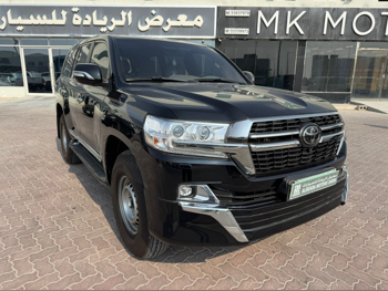 تويوتا لاند كروزر في اكس ار 2021 اوتوماتيك 124,000 كم 8 سلندر دفع رباعي اس يو في أسود