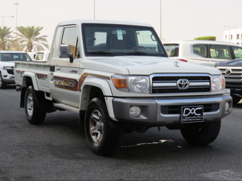 Toyota  Land Cruiser  LX  2022  Manual  75,000 Km  6 Cylinder  Four Wheel Drive (4WD)  Pick Up  White