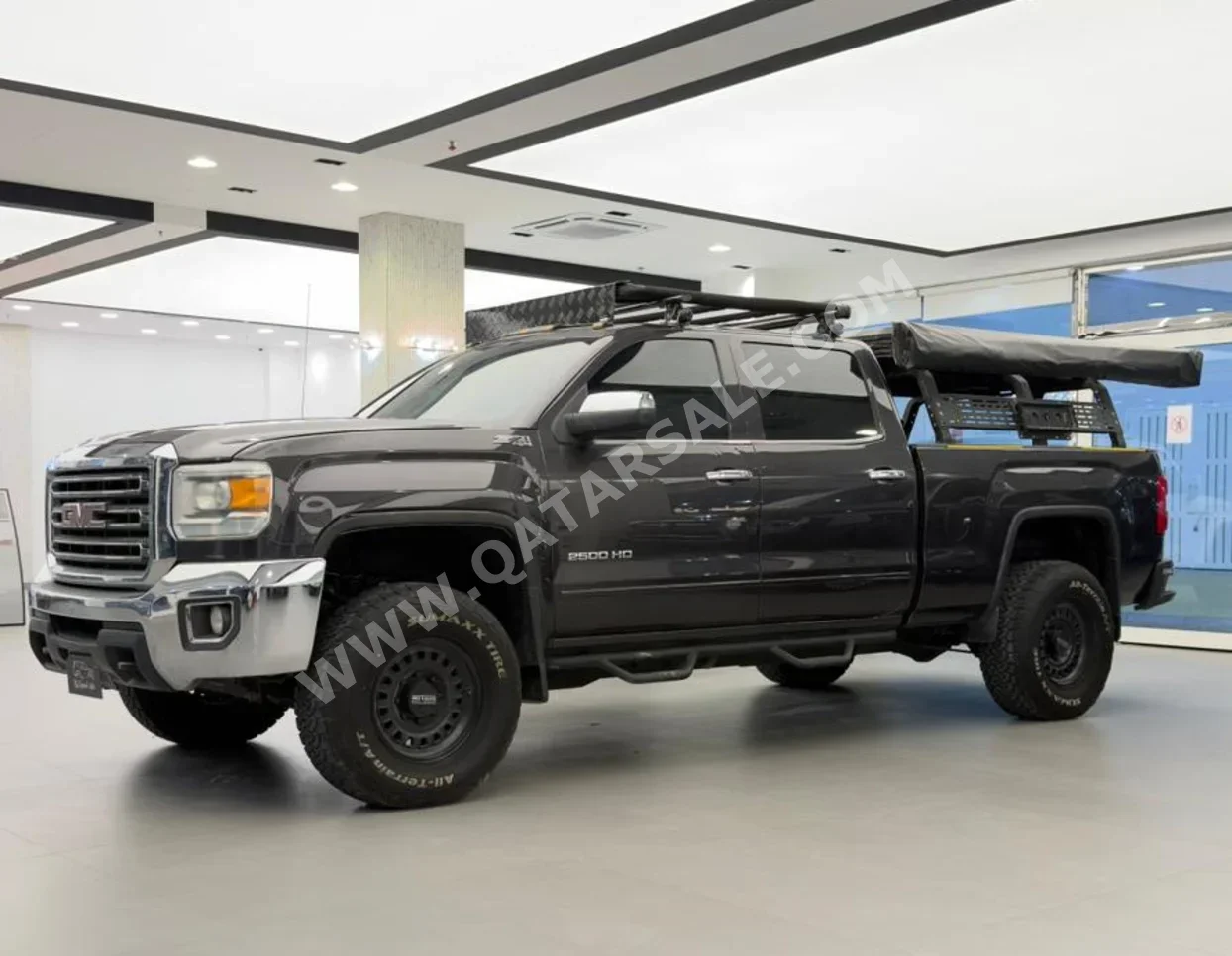 جي ام سي  سييرا  2500 HD  2015  اوتوماتيك  264,000 كم  8 سلندر  دفع رباعي  بيكب  رمادي