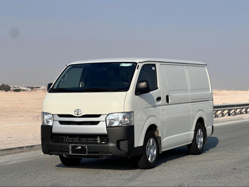 تويوتا هايس 2023 عادي 43,650 كم 4 سلندر دفع خلفي فان \ باص أبيض