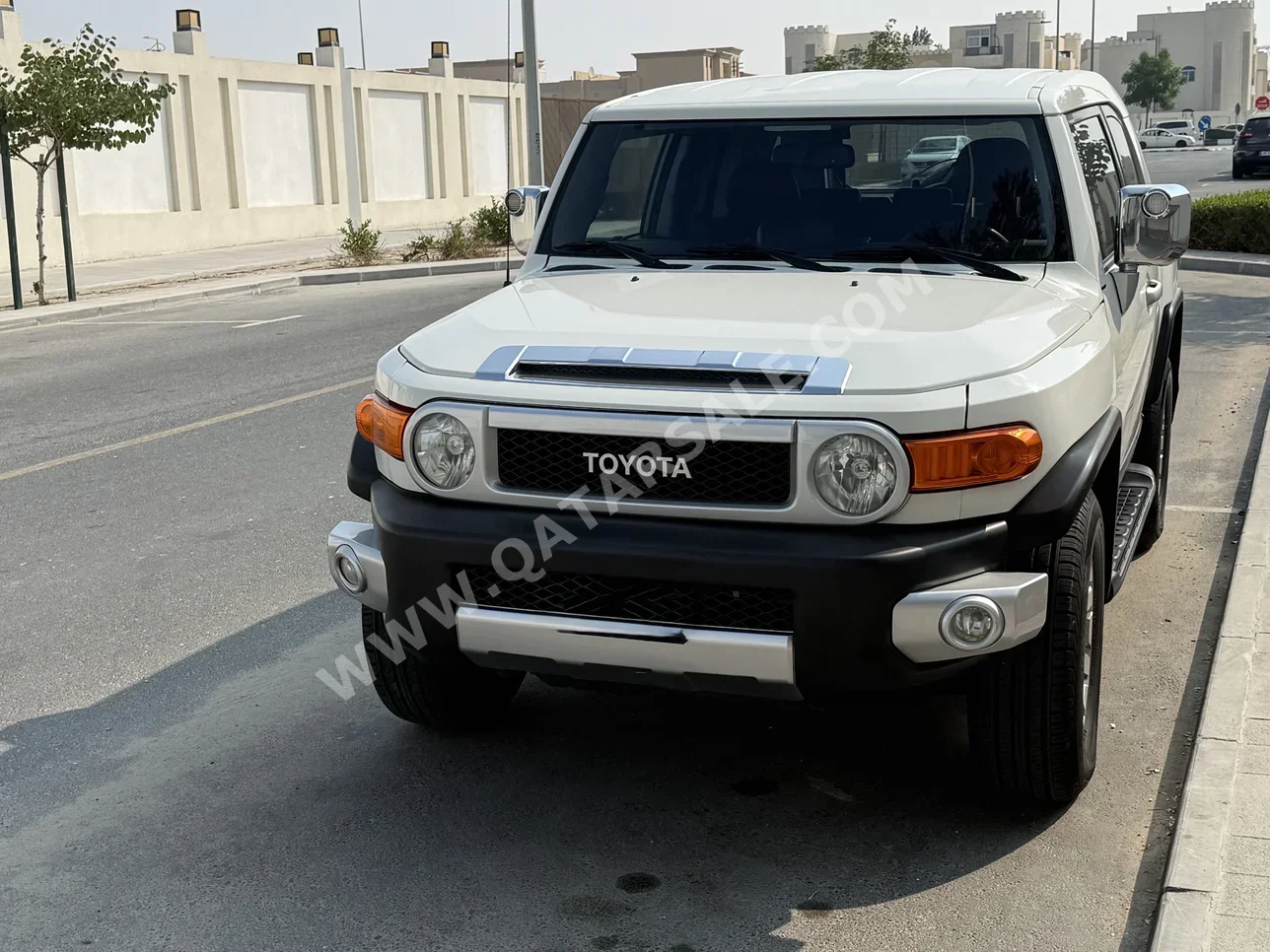 تويوتا  إف جي كروزر  2017  اوتوماتيك  65,000 كم  6 سلندر  دفع رباعي  اس يو في  أبيض