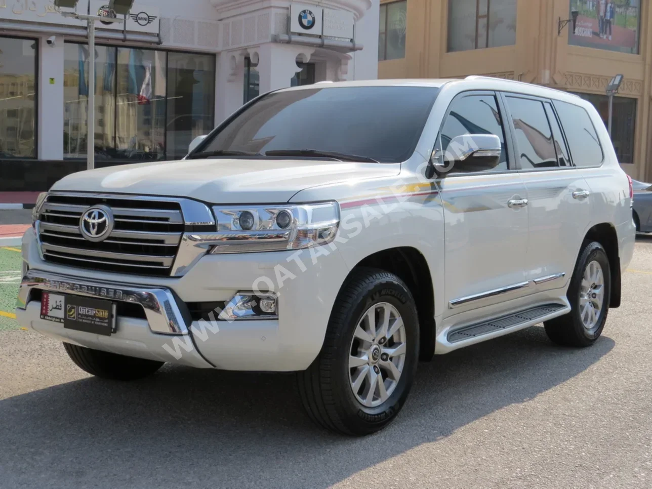 تويوتا  لاند كروزر  جي اكس ار  2016  اوتوماتيك  175,000 كم  8 سلندر  دفع رباعي  اس يو في  أبيض