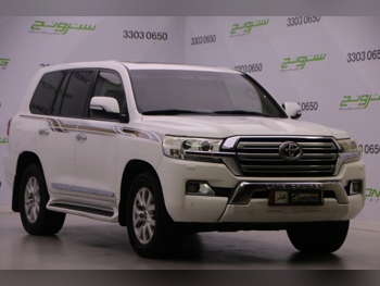 Toyota Land Cruiser GXR 2016 Automatic 217,000 Km 8 Cylinder Four Wheel Drive (4WD) SUV White