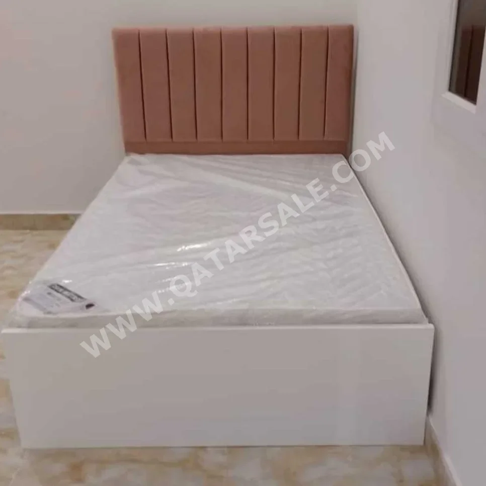 الأسّرة - فردي  - زهري  - متضمنة المرتبة