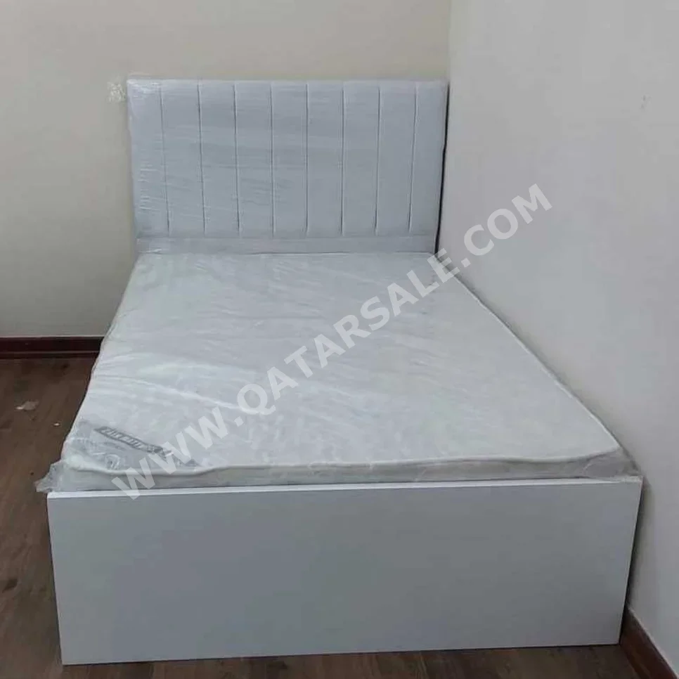 الأسّرة - فردي  - أبيض  - متضمنة المرتبة