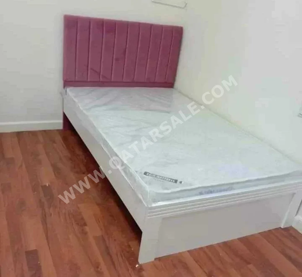 الأسّرة - فردي  - زهري  - متضمنة المرتبة