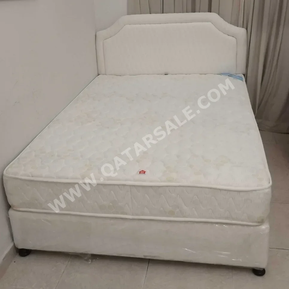 الأسّرة - فردي  - بنى  - متضمنة المرتبة