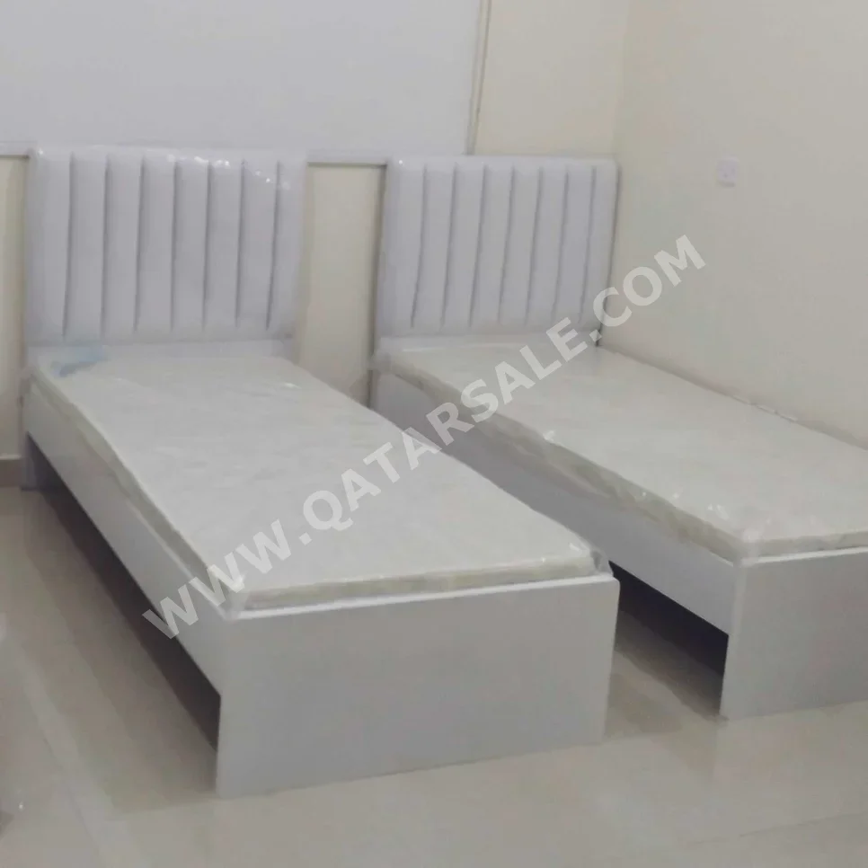 الأسّرة - فردي  - أبيض  - متضمنة المرتبة