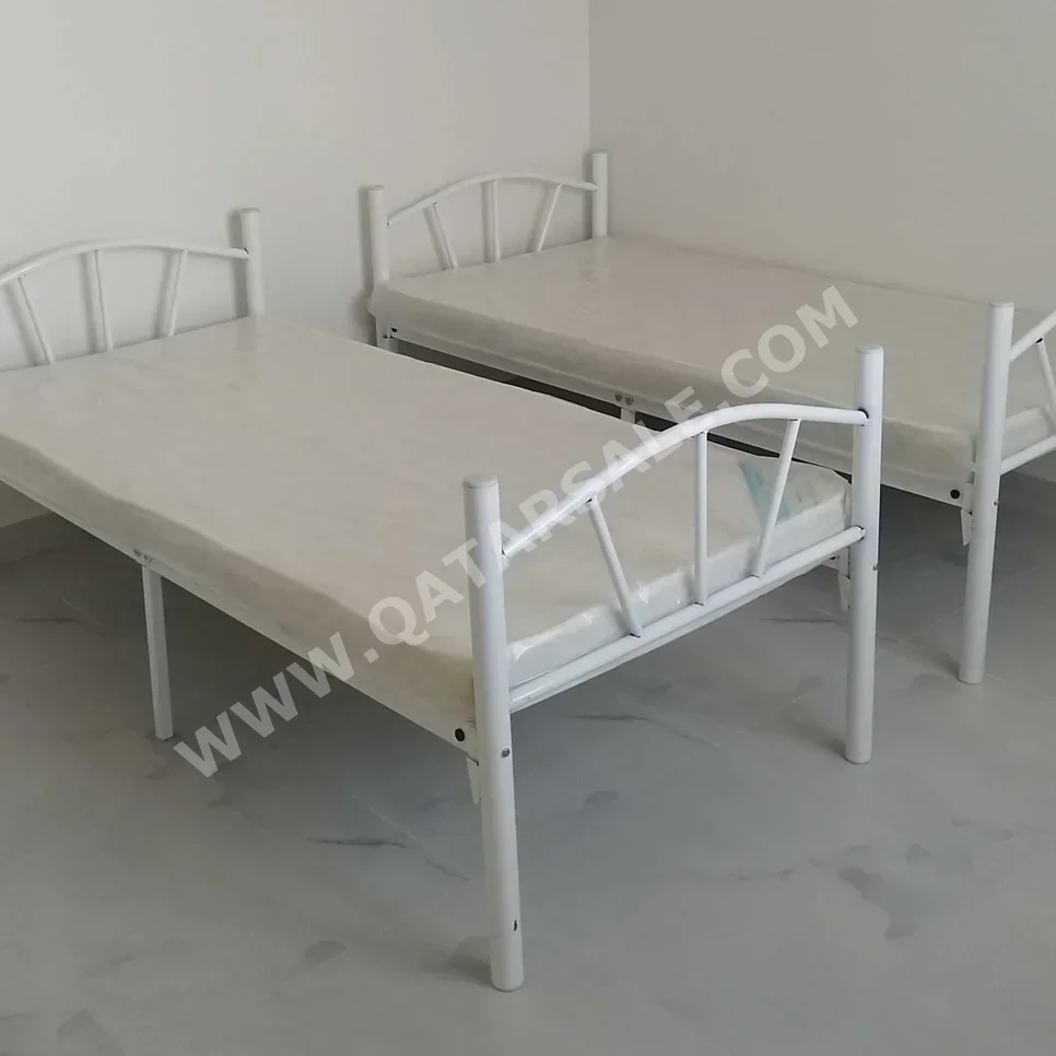 الأسّرة - فردي  - أبيض  - متضمنة المرتبة