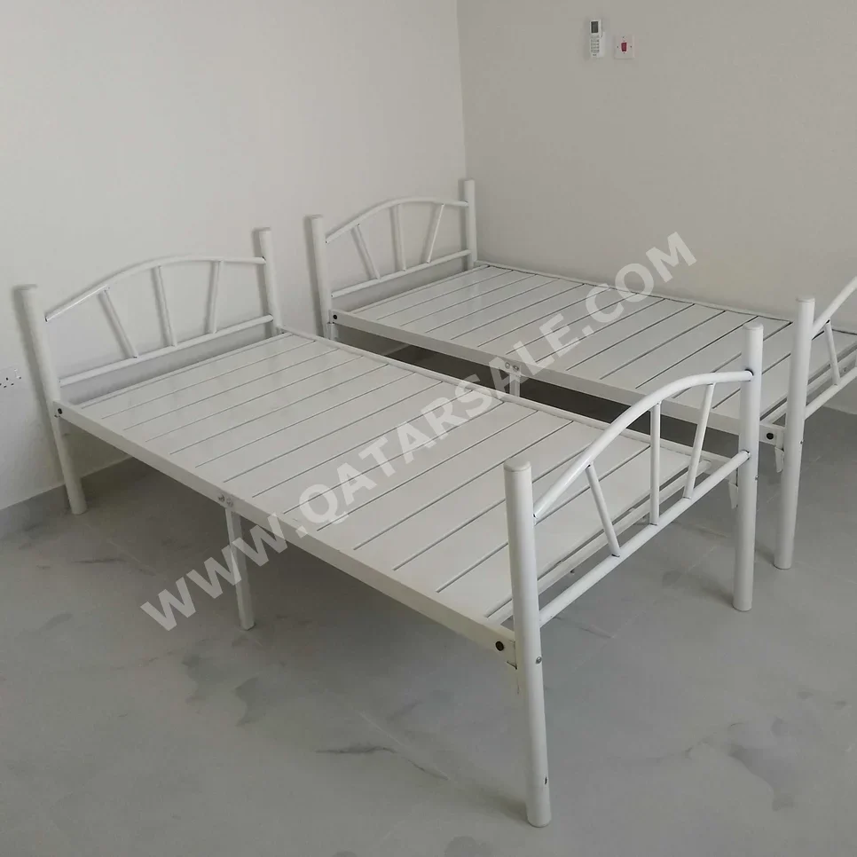 الأسّرة - فردي  - أبيض  - متضمنة المرتبة