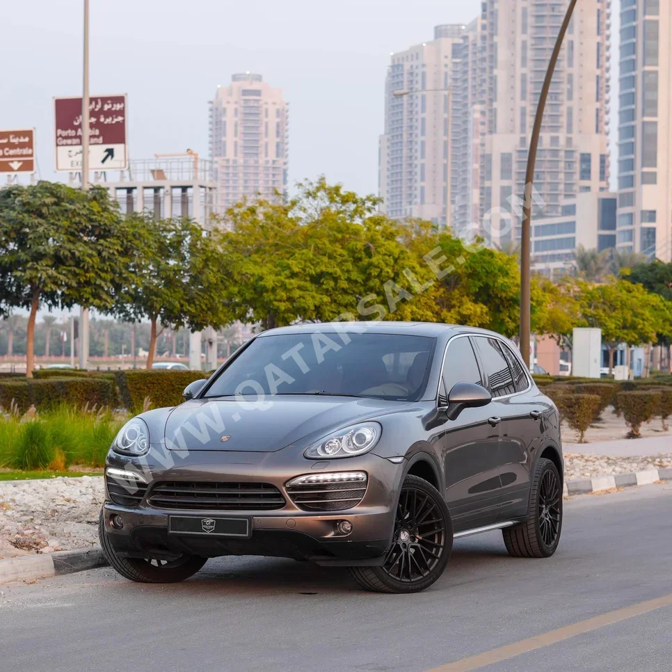 Porsche  Cayenne  2013  Automatic  98,000 Km  6 Cylinder  Four Wheel Drive (4WD)  SUV  Brown  With Warranty