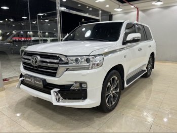 Toyota  Land Cruiser  VXR  2019  Automatic  305,000 Km  8 Cylinder  Four Wheel Drive (4WD)  SUV  White