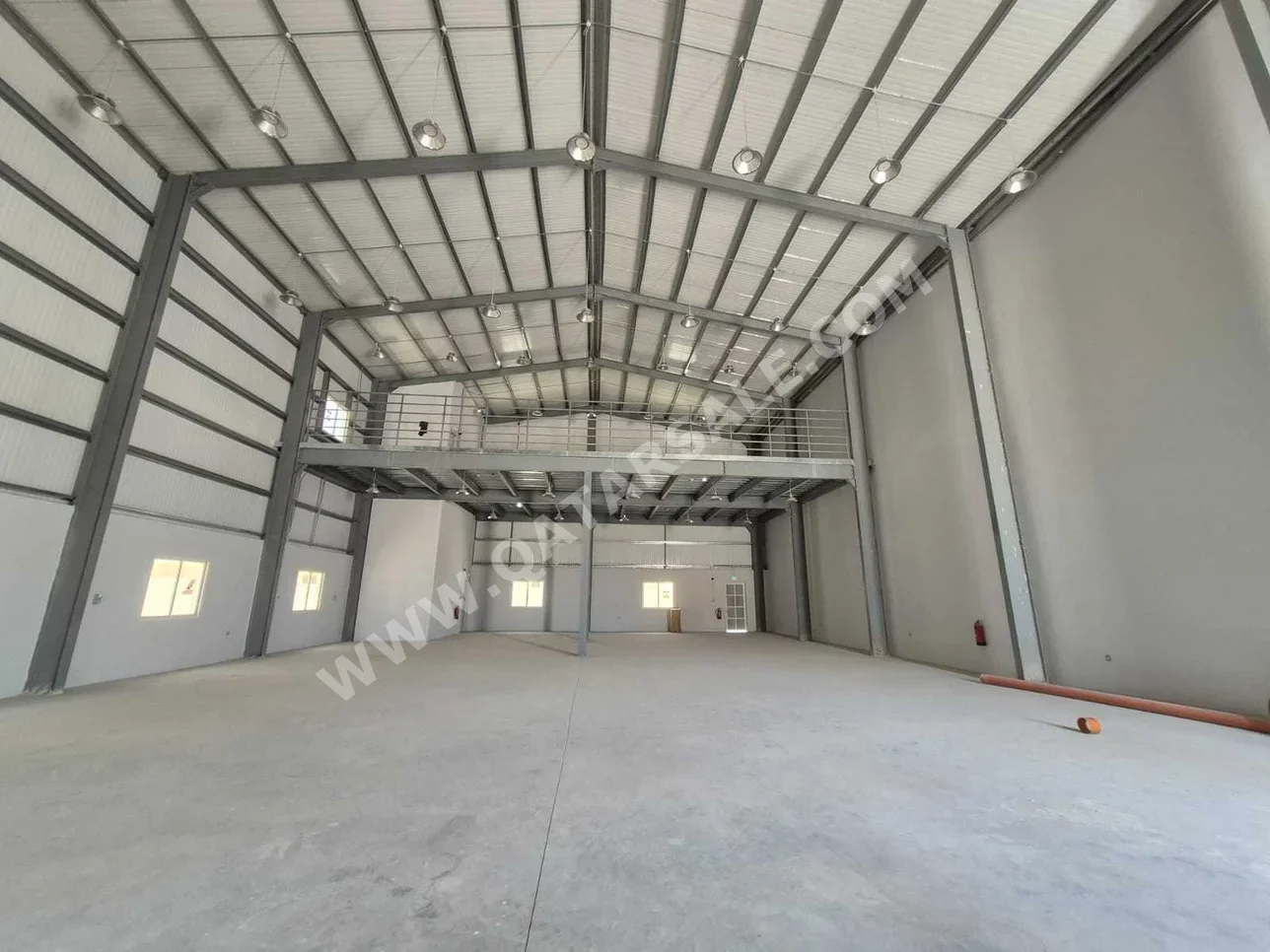 Warehouses & Stores - Al Wakrah - Wadi Aba Seleel -Area Size: 1300 Square Meter