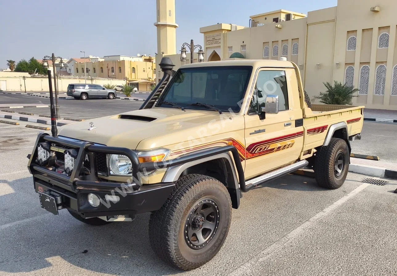 Toyota Land Cruiser LX 2019 Manual 53,500 Km 8 Cylinder Four Wheel Drive (4WD) Pick Up Beige