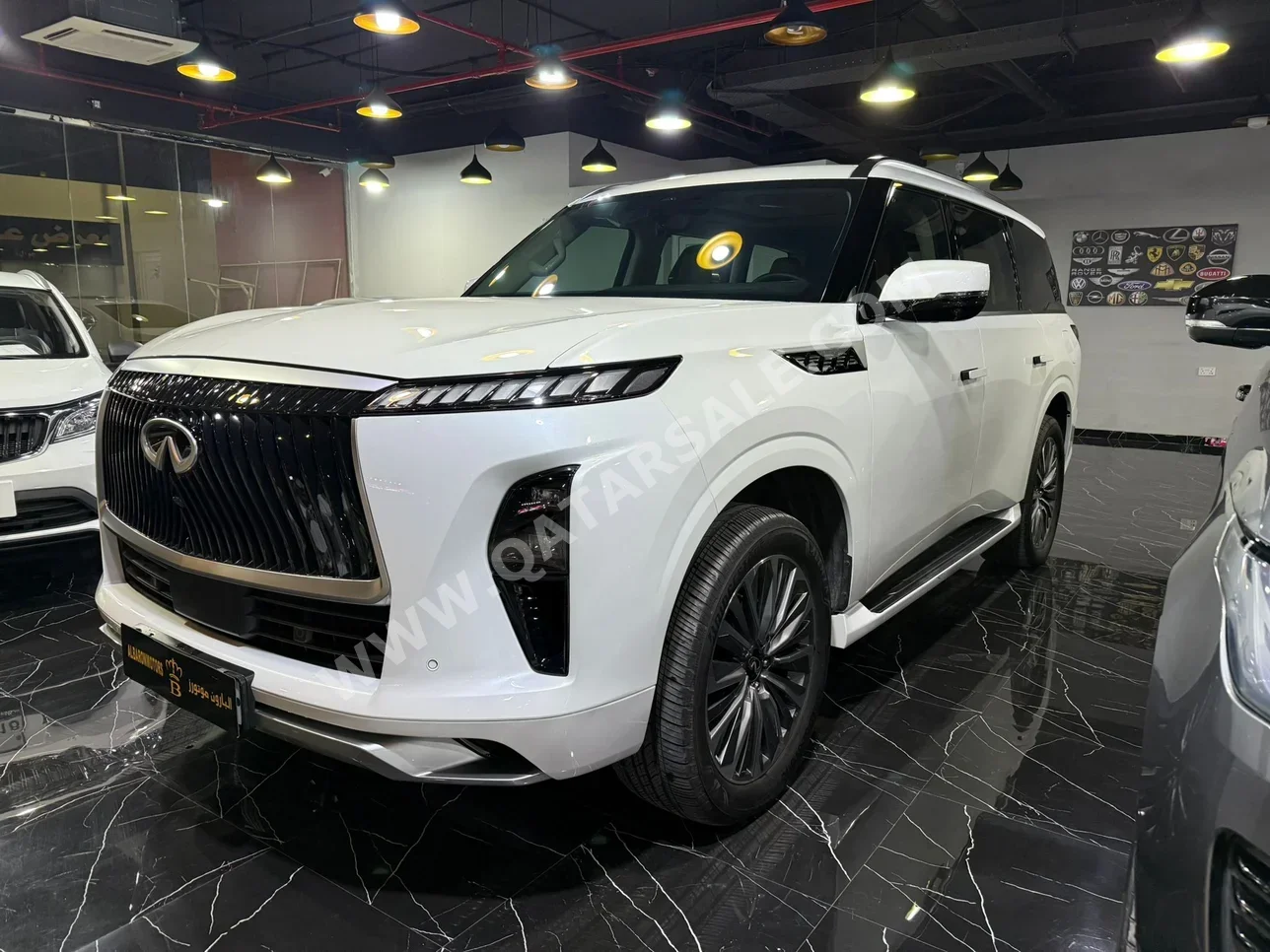 انفنيتي كيو اكس 80 2025 اوتوماتيك 17,000 كم 8 سلندر دفع رباعي اس يو في أبيض تحت الضمان