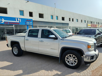 جي ام سي سييرا 2014 اوتوماتيك 265,000 كم 8 سلندر دفع رباعي بيكب أبيض