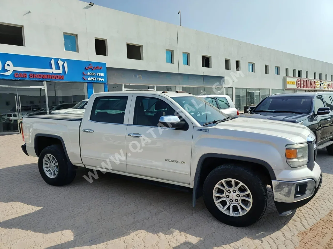 GMC Sierra 2014 Automatic 265,000 Km 8 Cylinder Four Wheel Drive (4WD) Pick Up White