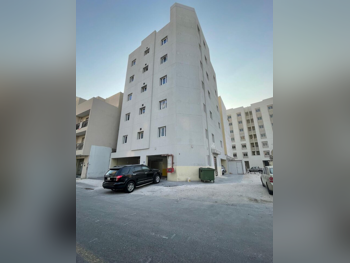 مباني ,ابراج ومجمعات - سكن عائلي - الدوحة - فريج بن محمود للبيع