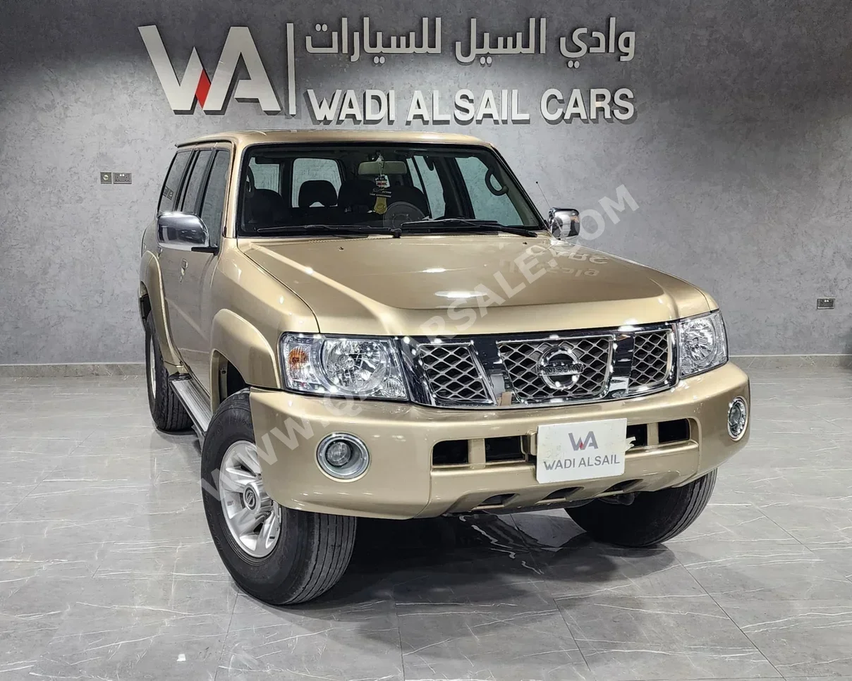 Nissan Patrol Safari 2013 Manual 240,000 Km 6 Cylinder Four Wheel Drive (4WD) SUV Gold