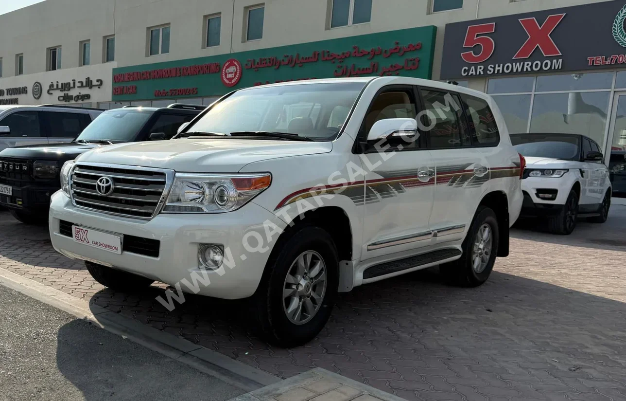 Toyota Land Cruiser GXR 2012 Automatic 336,000 Km 8 Cylinder Four Wheel Drive (4WD) SUV White
