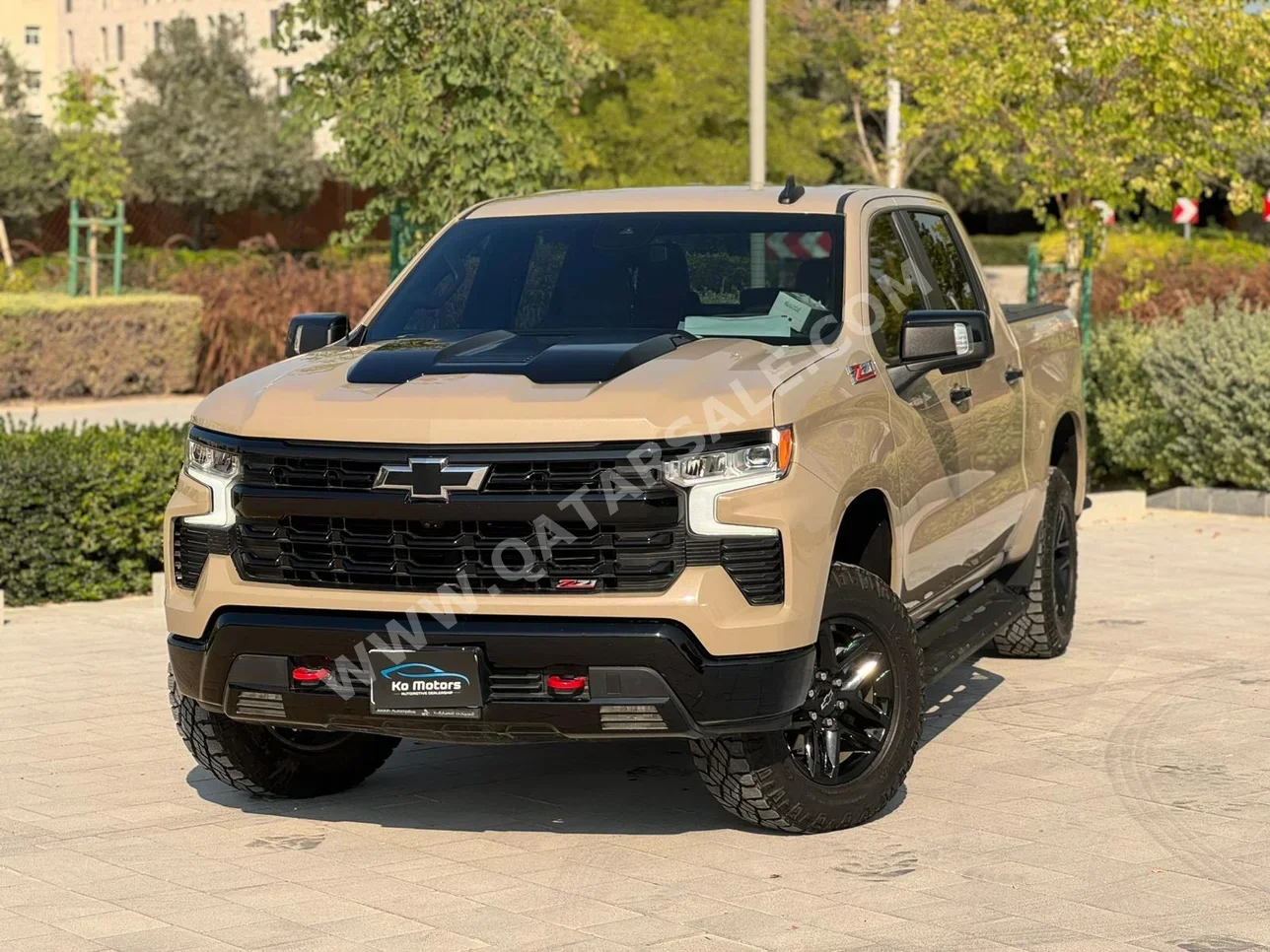 Chevrolet Silverado Trail Boss 2023 Automatic 30,000 Km 8 Cylinder Four Wheel Drive (4WD) Pick Up Beige With Warranty