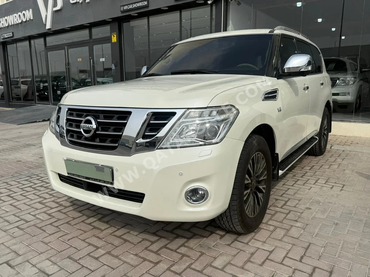 نيسان باترول بلاتنيوم 2015 اوتوماتيك 190,000 كم 8 سلندر دفع رباعي اس يو في أبيض