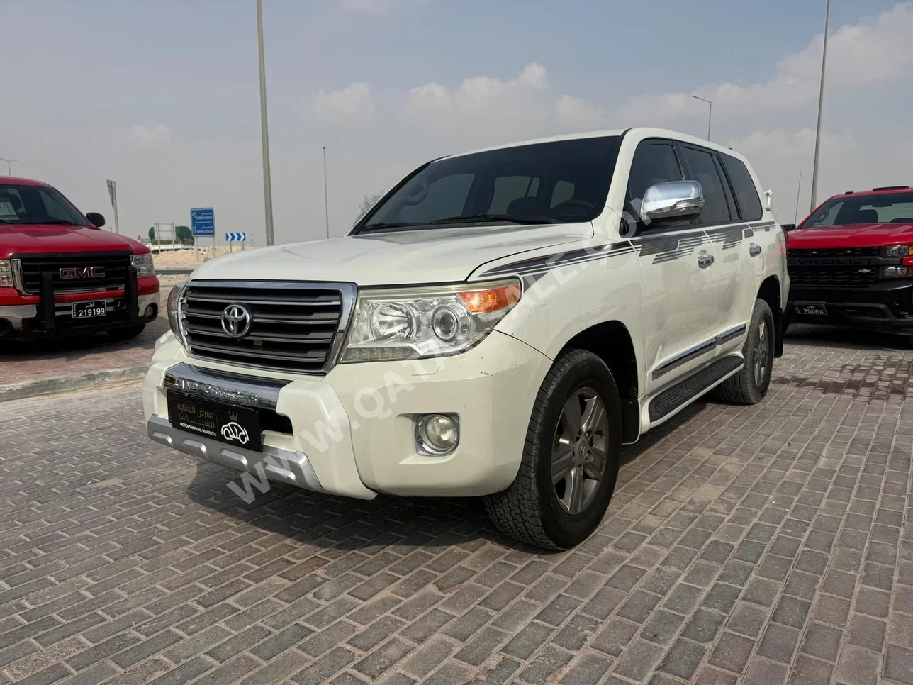 Toyota Land Cruiser GXR 2015 Automatic 356,000 Km 8 Cylinder Four Wheel Drive (4WD) SUV White