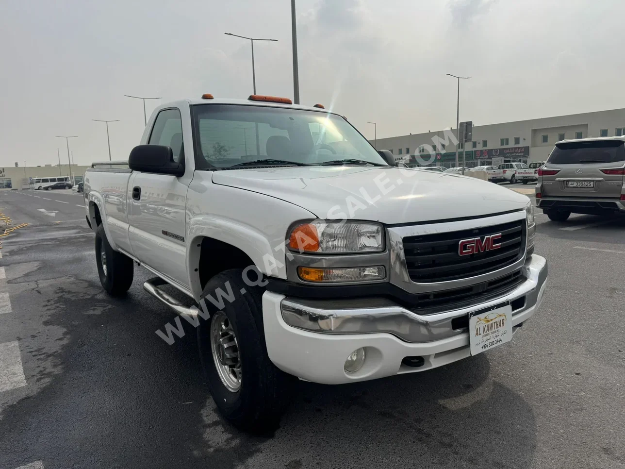 GMC  Sierra  2500 HD  2006  Automatic  241,000 Km  8 Cylinder  Four Wheel Drive (4WD)  Pick Up  White