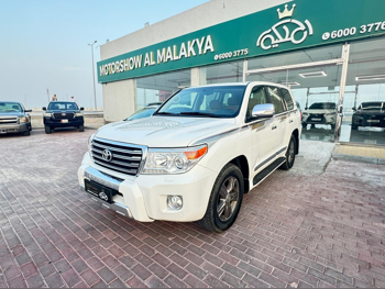 Toyota Land Cruiser GXR 2015 Automatic 301,000 Km 8 Cylinder Four Wheel Drive (4WD) SUV White