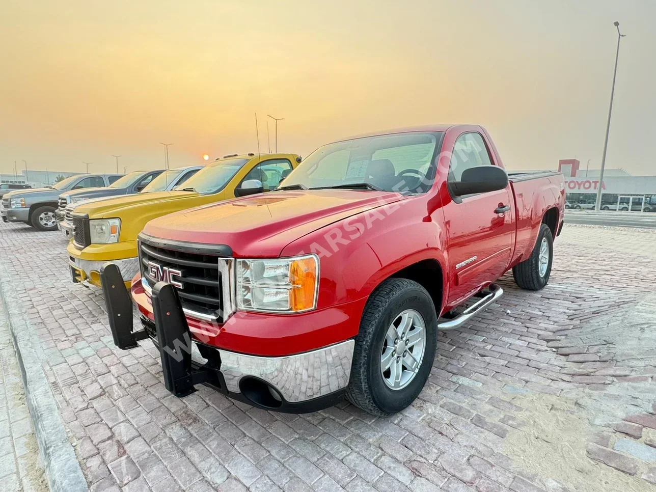 GMC Sierra SLE 2011 Automatic 218,000 Km 8 Cylinder Four Wheel Drive (4WD) Pick Up Red