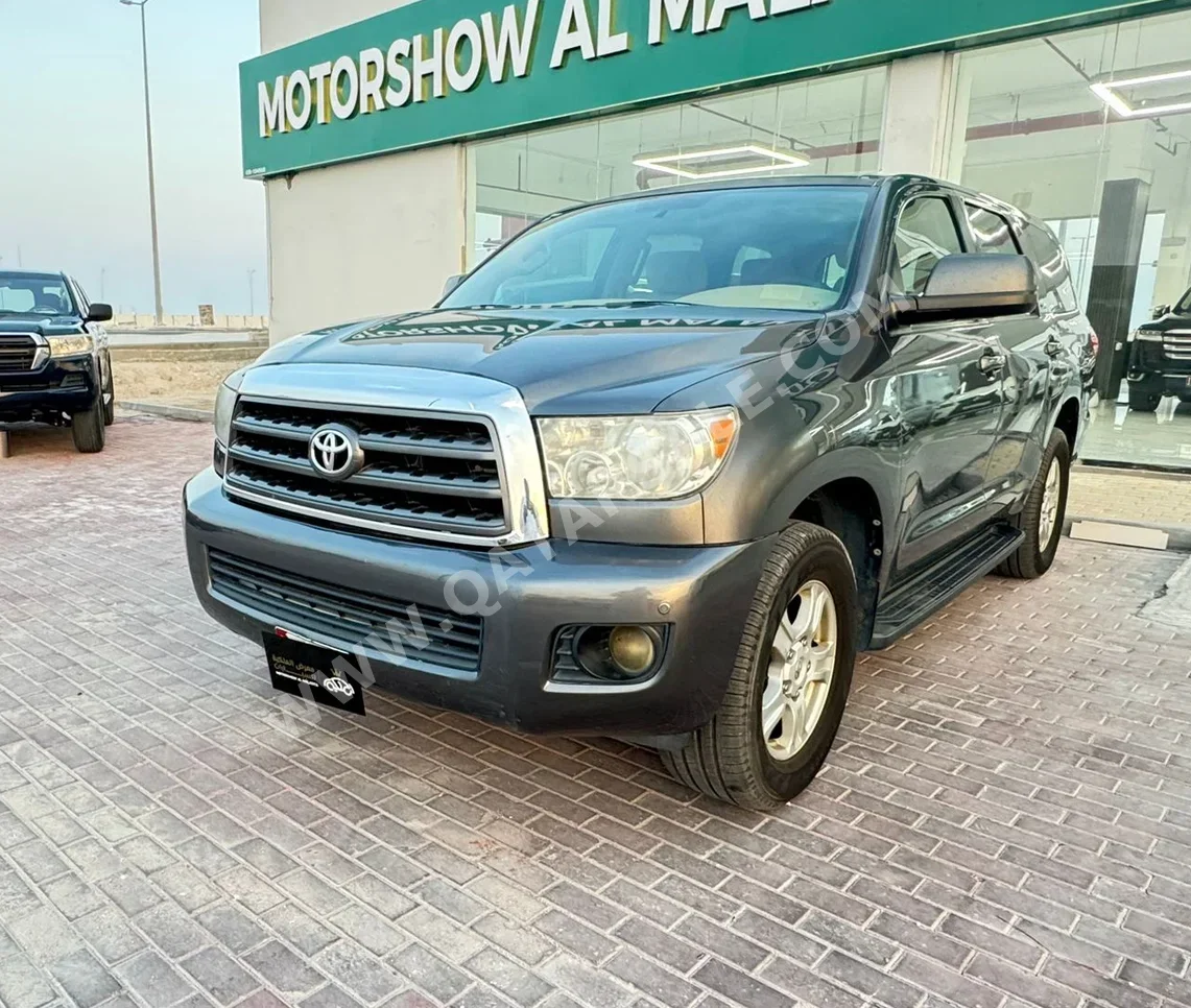 Toyota Sequoia SR5 2012 Automatic 250,000 Km 8 Cylinder Four Wheel Drive (4WD) SUV Gray