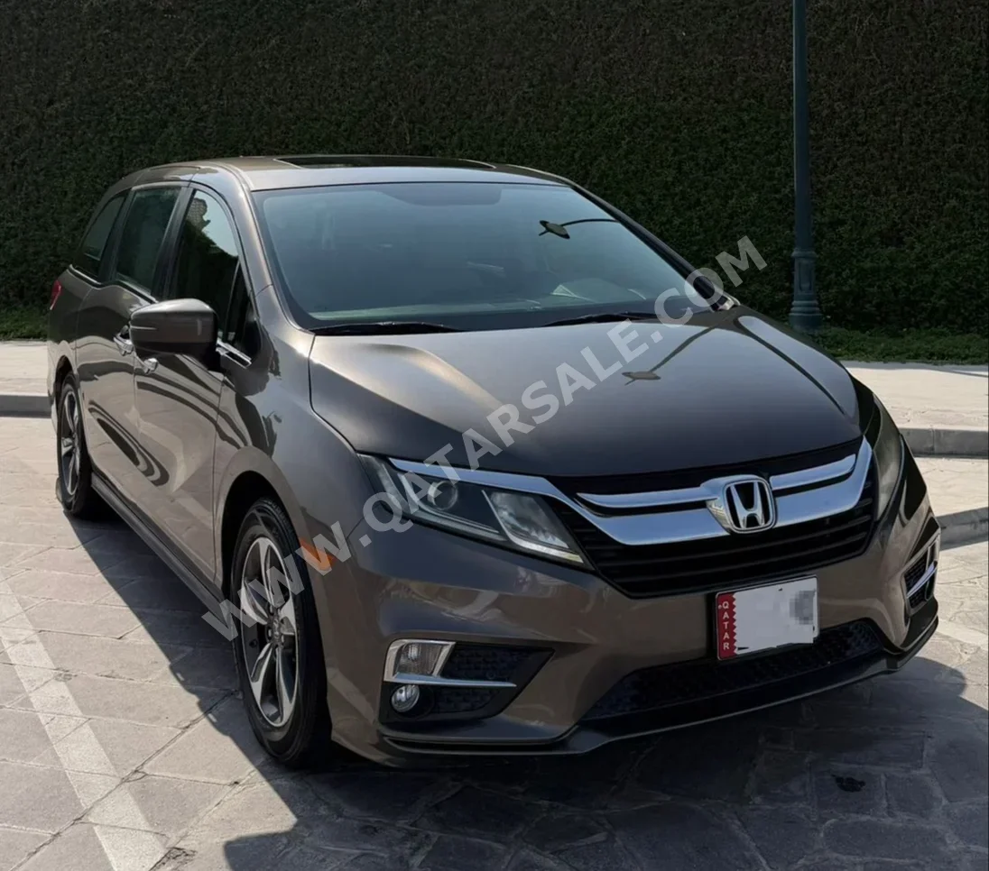 Honda Odyssey 2019 Automatic 64,000 Km 6 Cylinder Front Wheel Drive (FWD) Van / Bus Gray