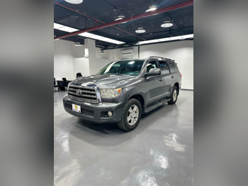 Toyota Sequoia SR5 2014 Automatic 383,000 Km 8 Cylinder Four Wheel Drive (4WD) SUV Gray
