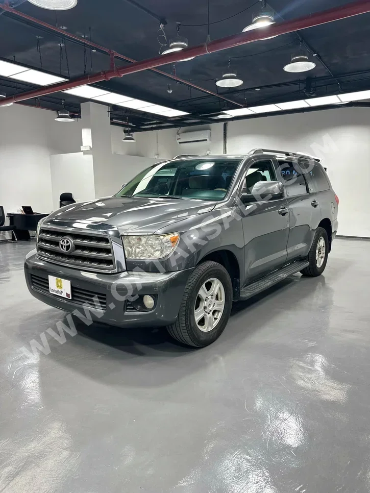 Toyota Sequoia SR5 2014 Automatic 383,000 Km 8 Cylinder Four Wheel Drive (4WD) SUV Gray
