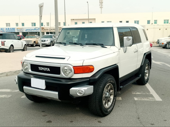 Toyota FJ Cruiser 2012 Automatic 137,000 Km 6 Cylinder Four Wheel Drive (4WD) SUV White