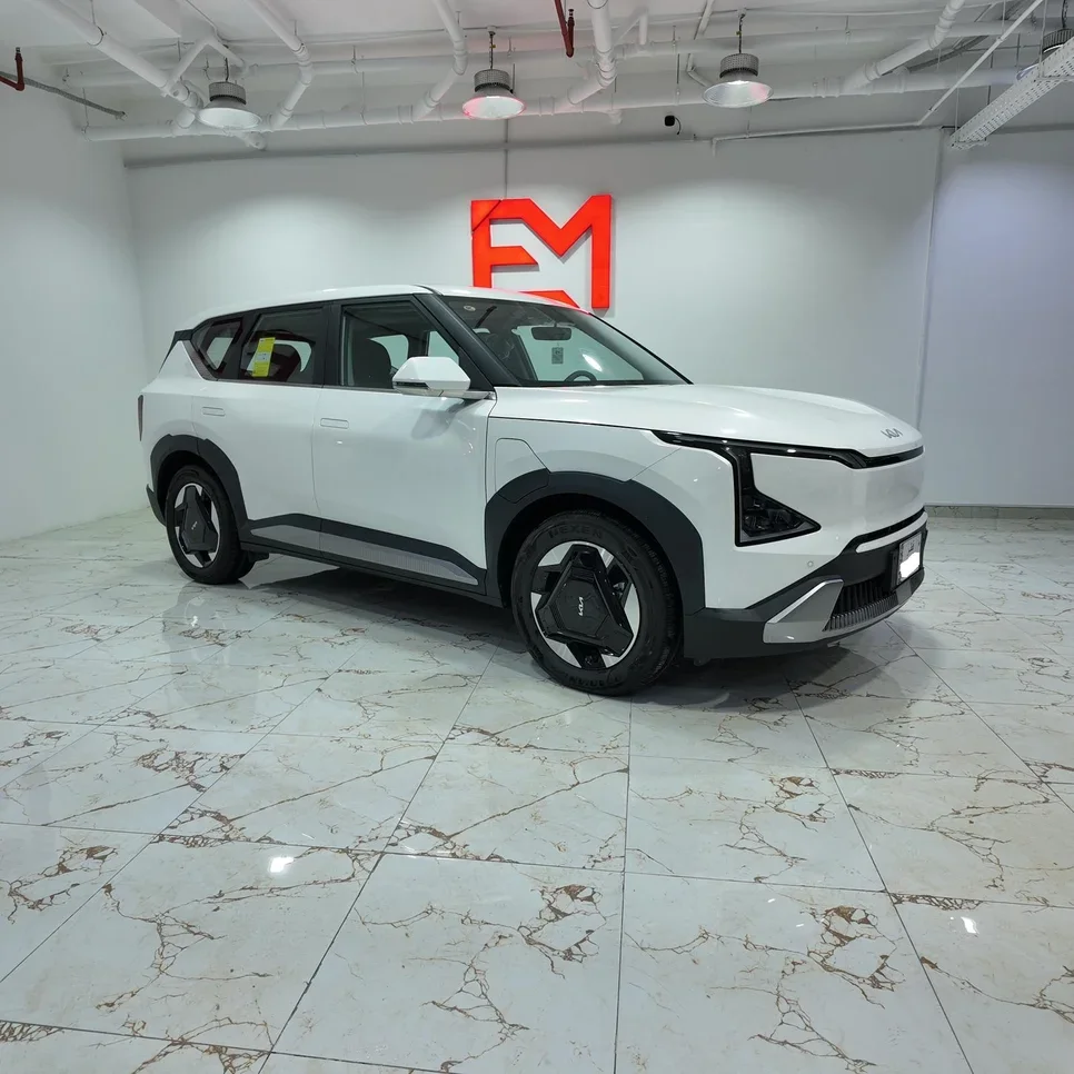 كيا اي في 5 2024 اوتوماتيك 0 كم 0 سلندر دفع خلفي اس يو في أبيض تحت الضمان