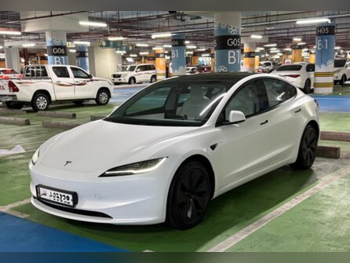 Tesla Model Y Long Range 2024 Automatic 28,000 Km 0 Cylinder All Wheel Drive (AWD) Sedan White Matte With Warranty