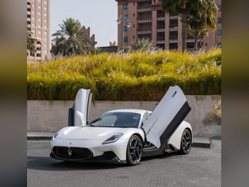 Maserati MC 20 2022 Automatic 2,500 Km 6 Cylinder Rear Wheel Drive (RWD) Coupe / Sport White
