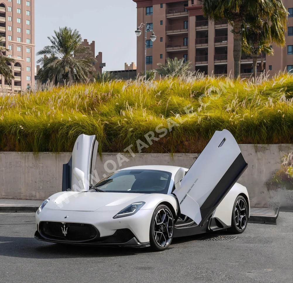Maserati MC 20 2022 Automatic 2,500 Km 6 Cylinder Rear Wheel Drive (RWD) Coupe / Sport White