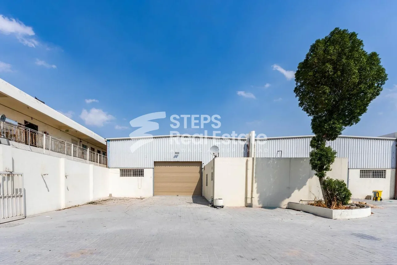 Warehouses & Stores - Al Rayyan - Industrial Area -Area Size: 1300 Square Meter