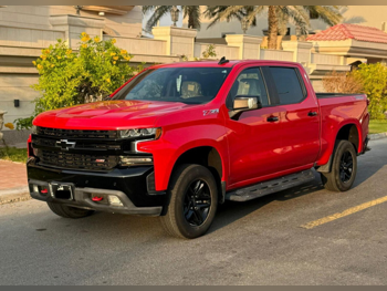 شفروليه سلفرادو تريل بووز 2021 اوتوماتيك 88,000 كم 8 سلندر دفع رباعي بيكب أحمر