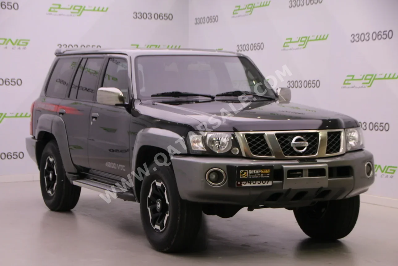 Nissan Patrol Super Safari 2021 Manual 90,000 Km 6 Cylinder Four Wheel Drive (4WD) SUV Black and Silver