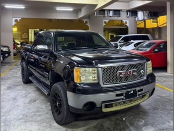 GMC  Sierra  2011  Automatic  451,000 Km  8 Cylinder  Four Wheel Drive (4WD)  Pick Up  Black