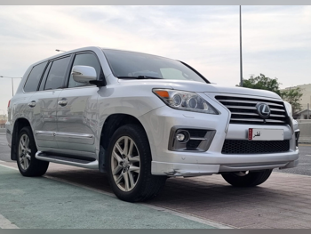 لكزس ال اكس 570 2015 اوتوماتيك 102,000 كم 8 سلندر دفع رباعي اس يو في فضي