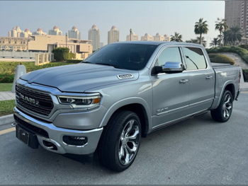دودج رام لميتد 2021 اوتوماتيك 98,000 كم 8 سلندر دفع رباعي بيكب رمادي ميتالك تحت الضمان